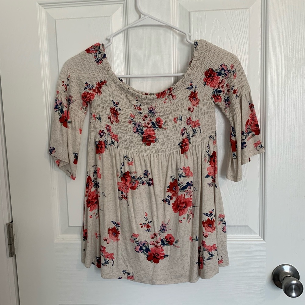Off the shoulder, spotted beige and size xs